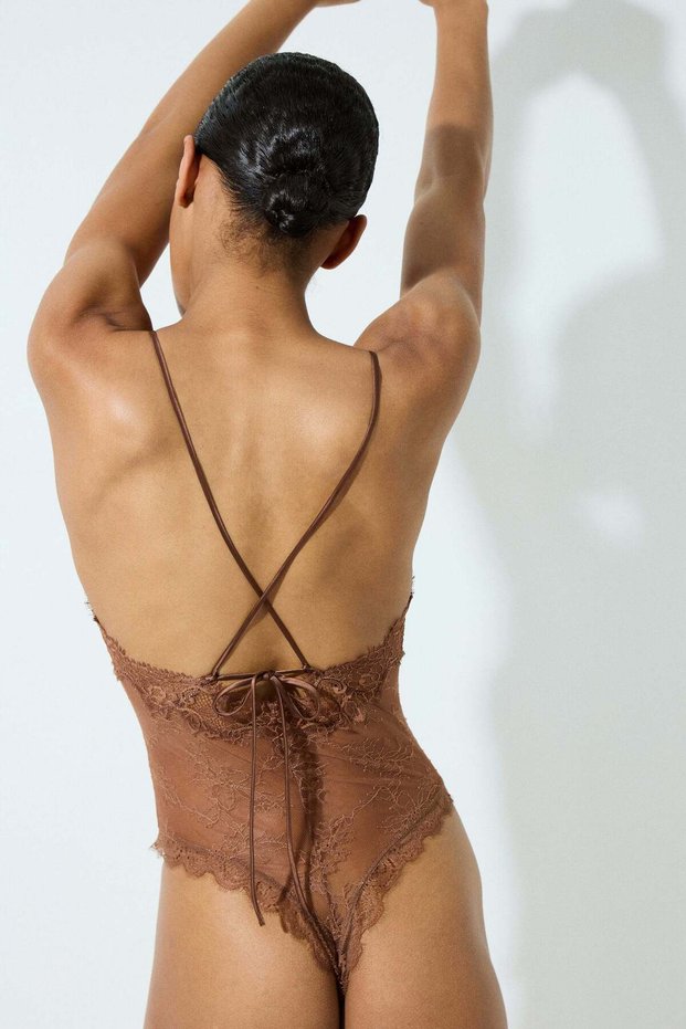 Microfibre and lace body