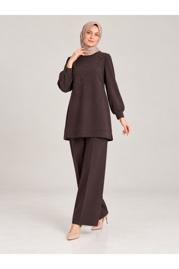 Two-Piece Set: Tunic and Pants with Elastic Waistband and Beaded Details.