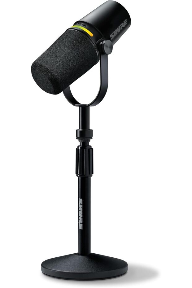 ميكروفون MV7+ للبودكاست مع حامل. صوت محسّن، لوحة تحكم تعمل باللمس بتقنية LED، مخرجات USB-C وXLR، مستوى صوت تلقائي