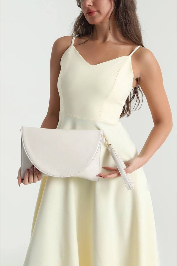 Women's Envelope-Style Clutch Bag with Wrist Strap—Stylish Clutch Bag