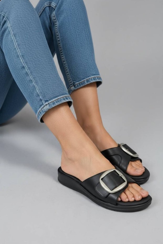 Women's Slippers with Memory Foam Insoles That Mold to the Foot's Shape, Specially Designed for Bunion Relief