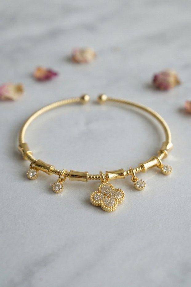 Gold-Toned Rice-Style YSX Clover-Shaped Charm Bracelet with Stones