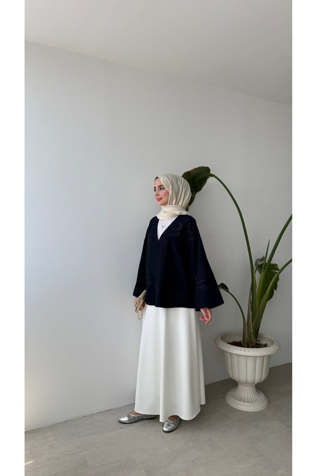 V-COLLAR KIMONO WITH EMBROIDERED DETAILS - NAVY BLUE