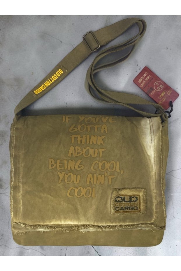 High-Quality Vintage Distressed Washed Fabric Unisex Casual School, Travel, and Camping Messenger Bag 33x28cm