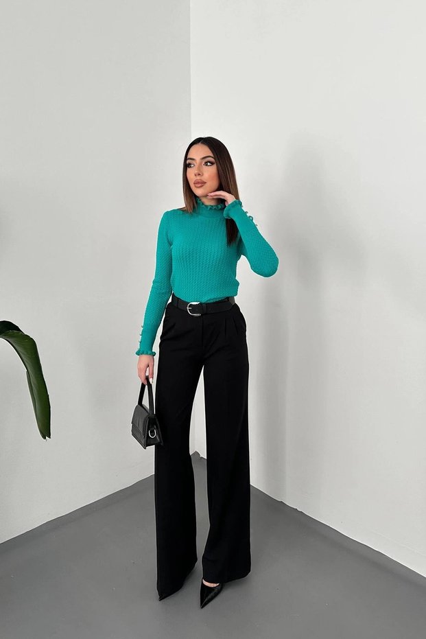 Women's Green Boat Neck Knitted Sweater with Knitted Pattern