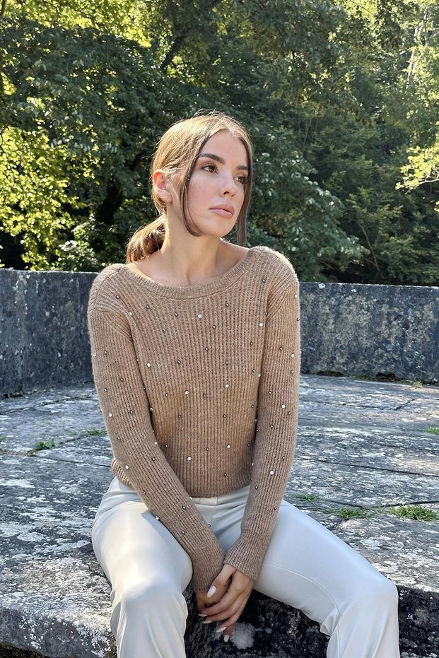 Women's Camel-Colored Knitted Sweater with Beaded Details and Textured Knit Pattern
