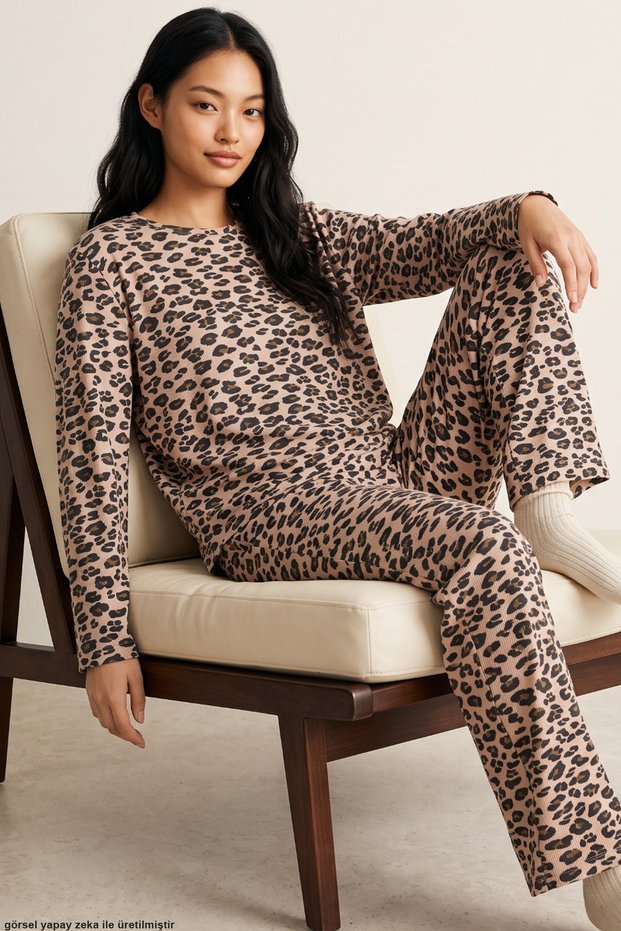 Powder-Colored Leopard Print Soft-Touch Winter Corded Fabric Knit Pajama Set 7977