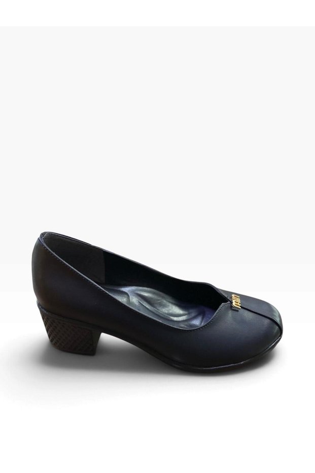 Women's Thick-Soled, Low-Heeled Shoes with Buckle Detail.