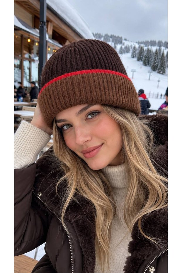 Brown Wool Ribbed Women's Beret