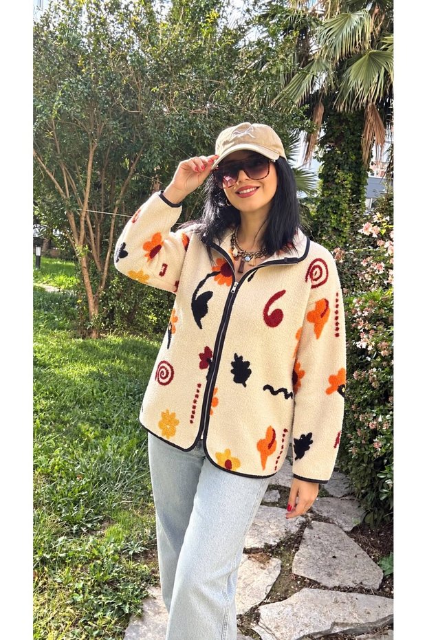Women's Floral Patterned Soft-Textured Plush Sweatshirt Jacket with Pockets.