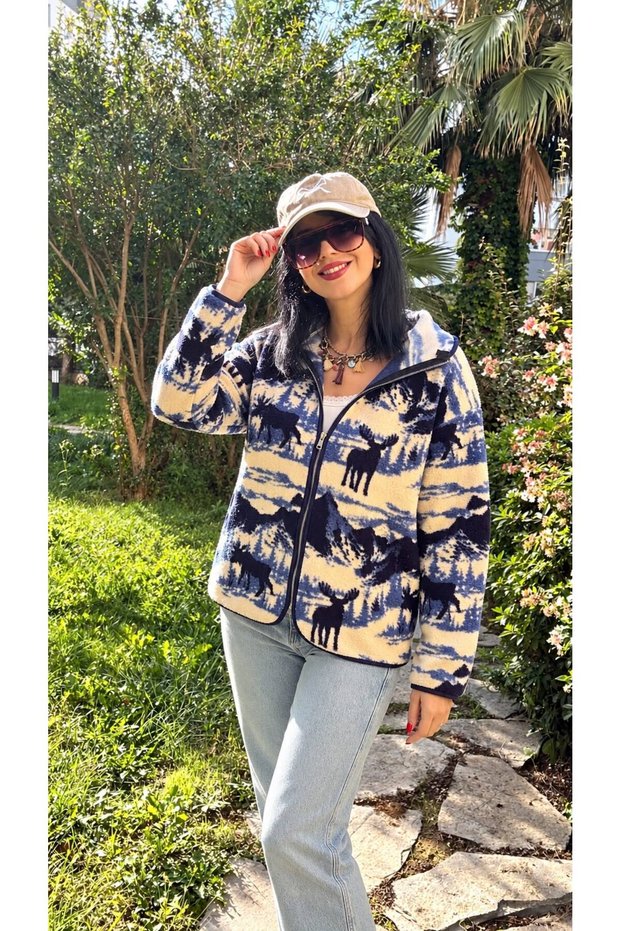 Women's Floral Patterned Soft-Textured Plush Sweatshirt Jacket with Pockets.