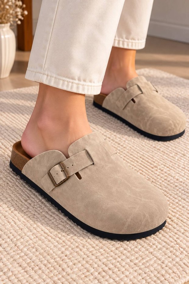 Women's Buckled Anatomical Insole Closed-Toe Everyday Slippers