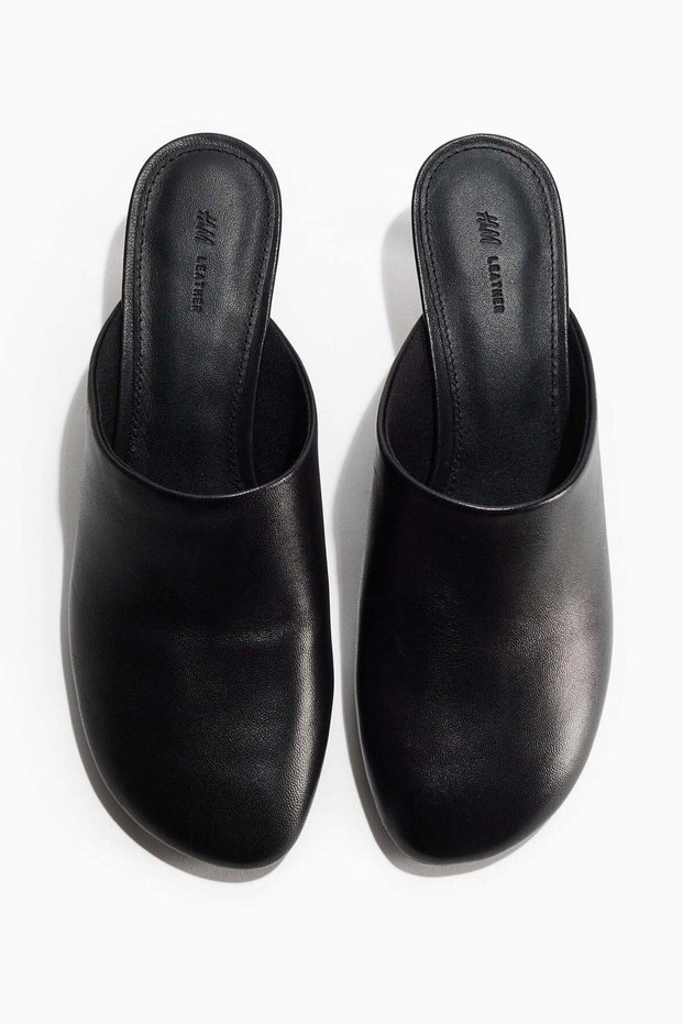 Kitten-heeled leather mules