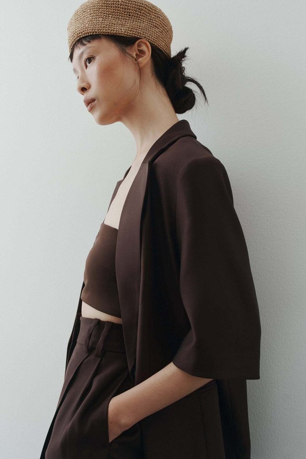 Short-sleeved blazer