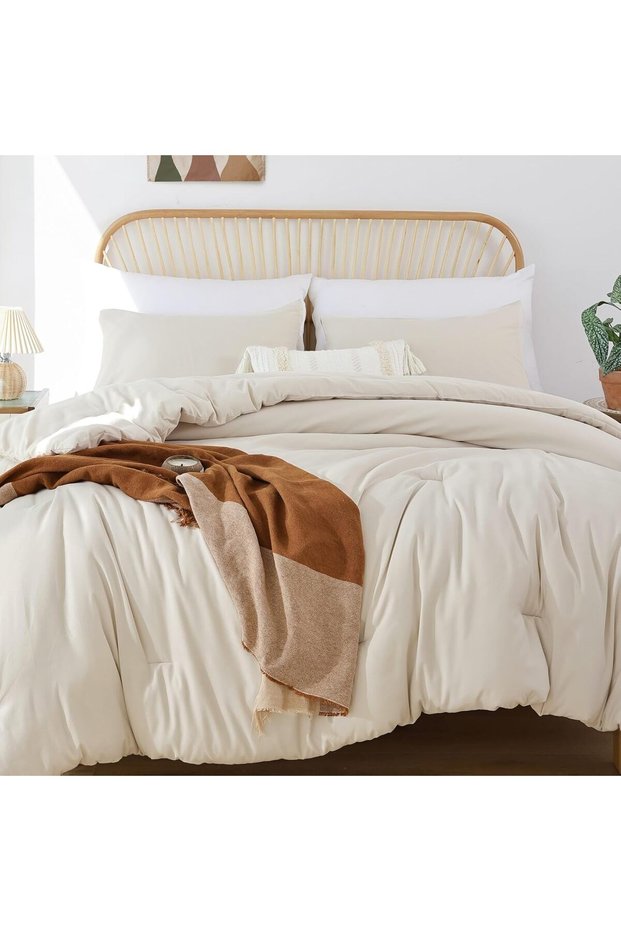Oversized Queen Comforter Beige, 3pcs (1 Comforter & 2 Pillowcases) Lightweight Oversized Queen Comf