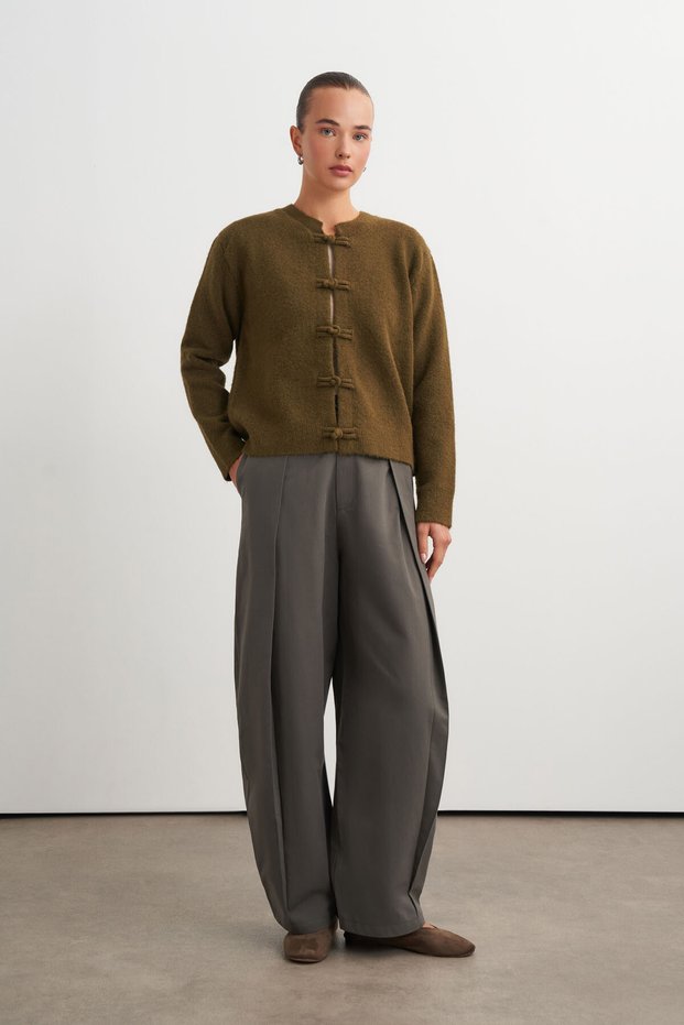 Pleated Pants with a Wide Belt