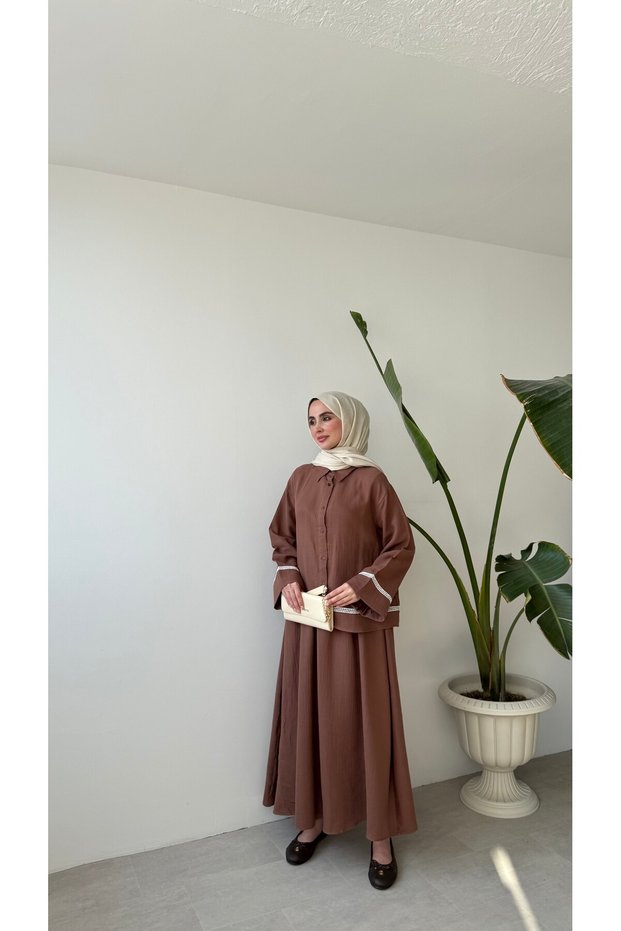 BLOUSE AND SKIRT SET WITH STRIPED DETAIL - BROWN