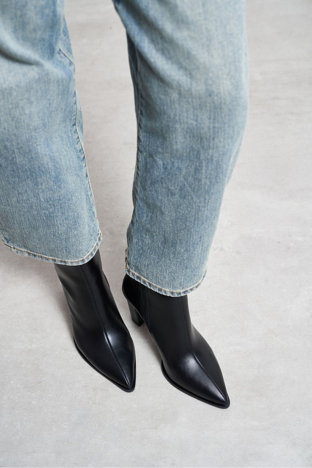 Ken Black Matte Zipper Detail Pointed-Toe Chunky Heel Women's Boots