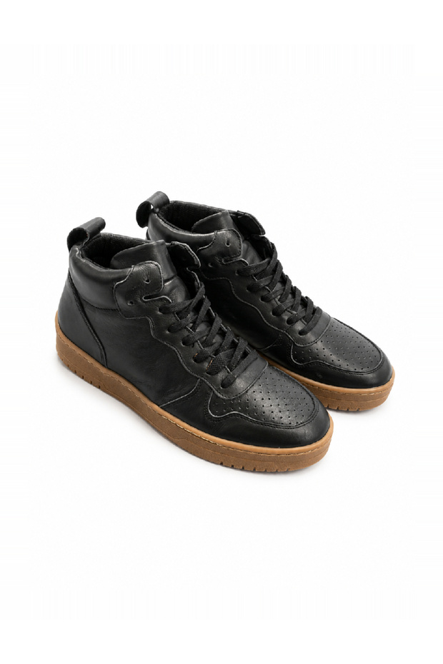 Adidasi, Negru