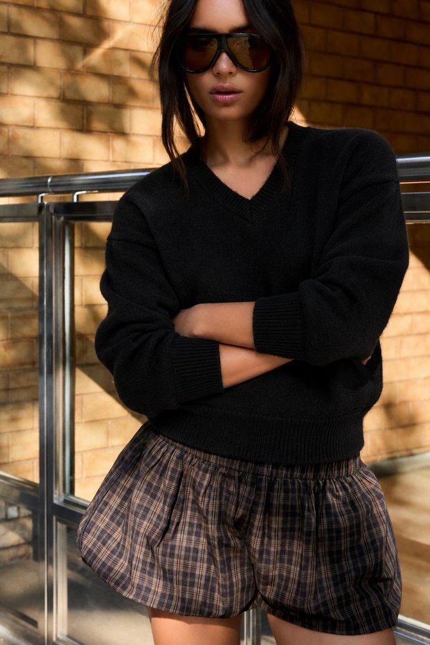 Women's V-Neck Long Sleeve Soft Textured Knit Black Sweater