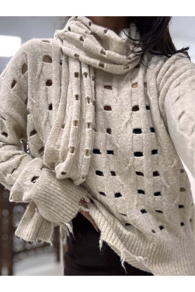 Women's Acur Knitted Sweater with a Soft Texture and Knit Detail, Suitable for Everyday Wear.