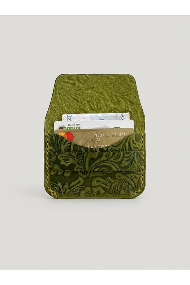 Handmade Mini Cardholder with Floral Pattern – Timeless and Unique Design.