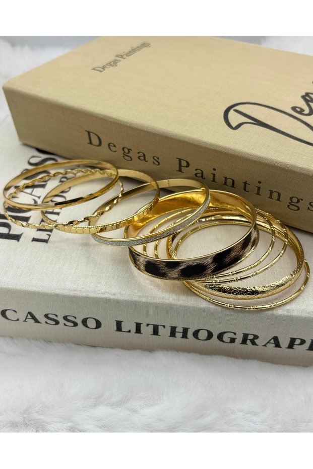 Gold Color Leopard Detailed 9-Piece Combination Bracelet Set 1