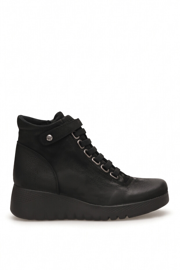 D26Kb-4085 Women's Genuine Leather Flat Boots, Black.