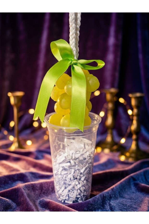 Grape-Shaped Decorative Soap with a Knitted Handle - Mini Grape Bunch for Gifting.