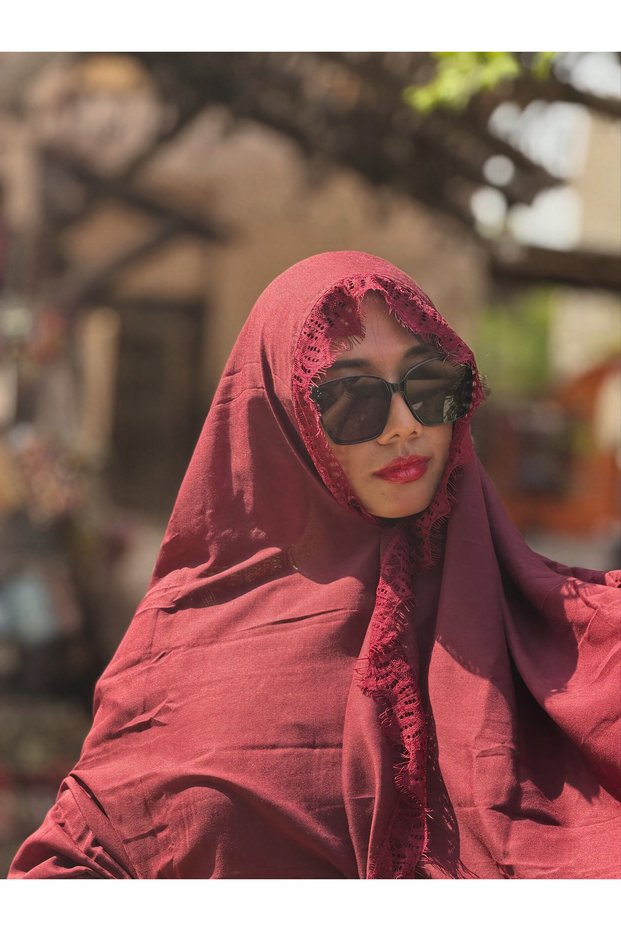 Rose Elegance – Burgundy Lace Trim Hijab for Women | Elegant Modest Shawl