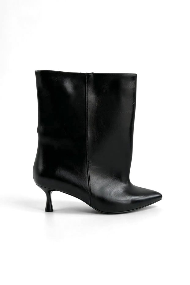Magnifica Black Leather Extra-Loose Fit Women's Mini-Heel Boots