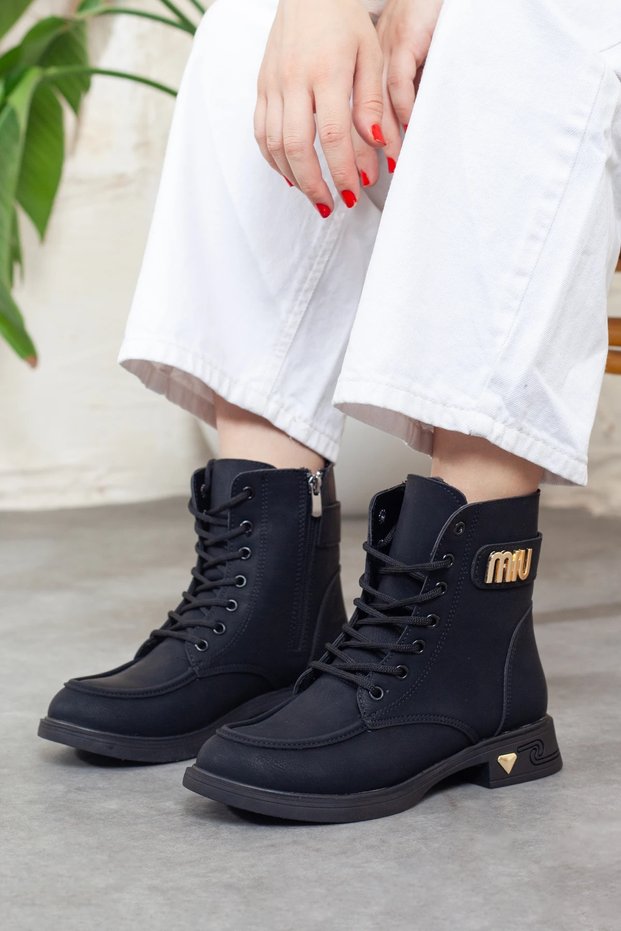 Women's Zippered Daily Boots