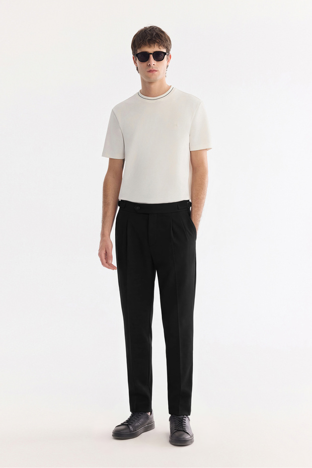 Men's Black Classic Waist Buckle Easy-Iron Carrot Fit Trousers A61Y3026