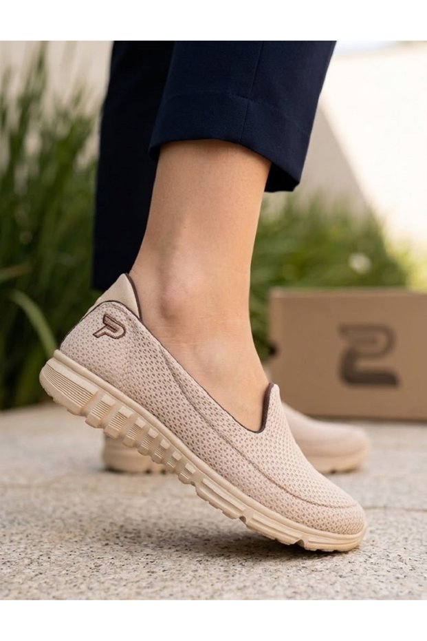 Walking Shoes - Beige - Short heels (1–4 cm)