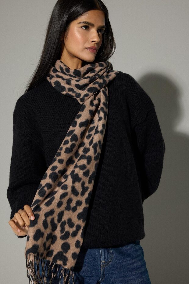 وشاح نسائي بنقشة الفهد C6893AX24WN