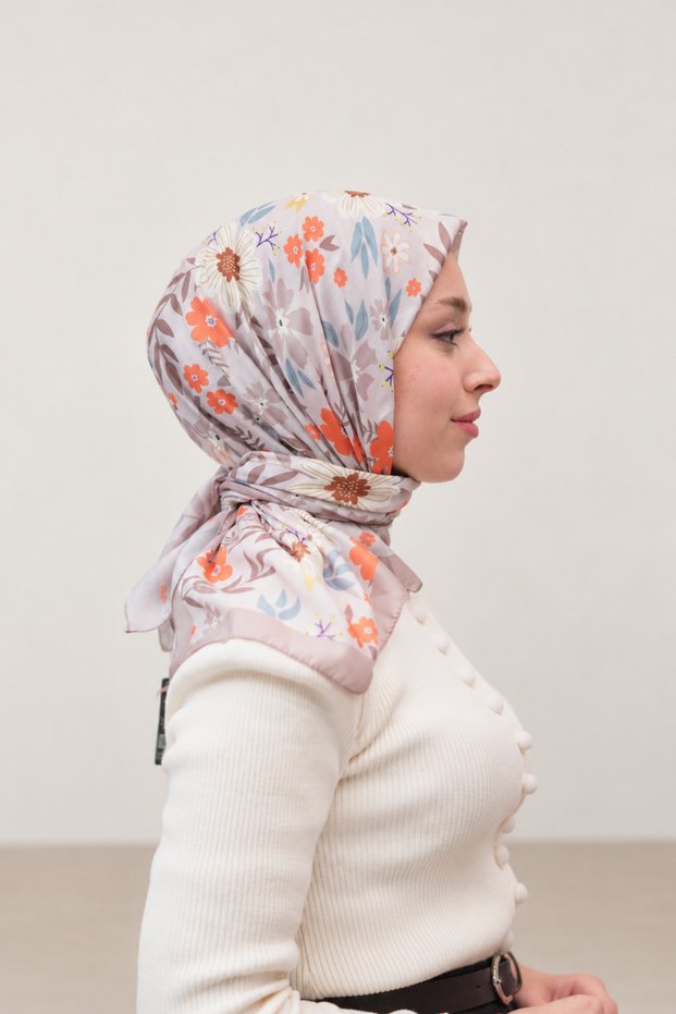 وشاح قطني ناعم بنقشة الربيع.