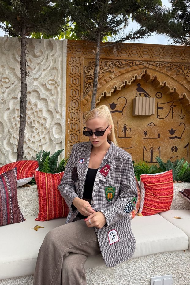 ACCESSORY DETAILS: BLAZER JACKET