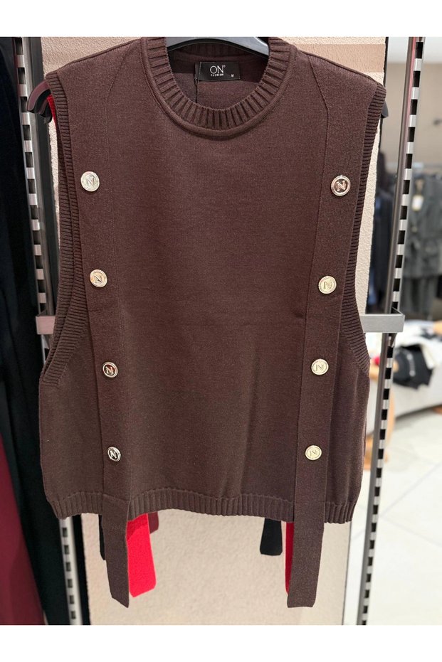 On Fashion Button-Down Crew-Neck Sweater 69310