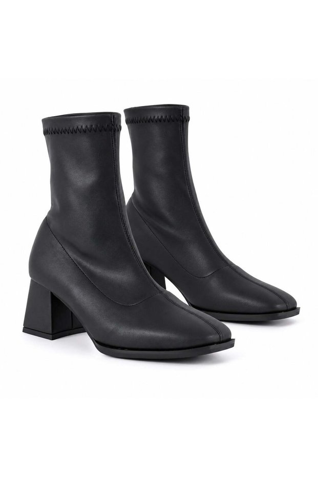 119-101 Women's Everyday Heeled Boots—Black