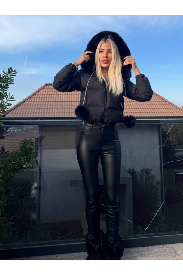TREND Casual Chic Fur-Trimmed Hooded Padded Crop Puffer Jacket & Waterproof Winter Cropped Jacket with Pom-Pom Details