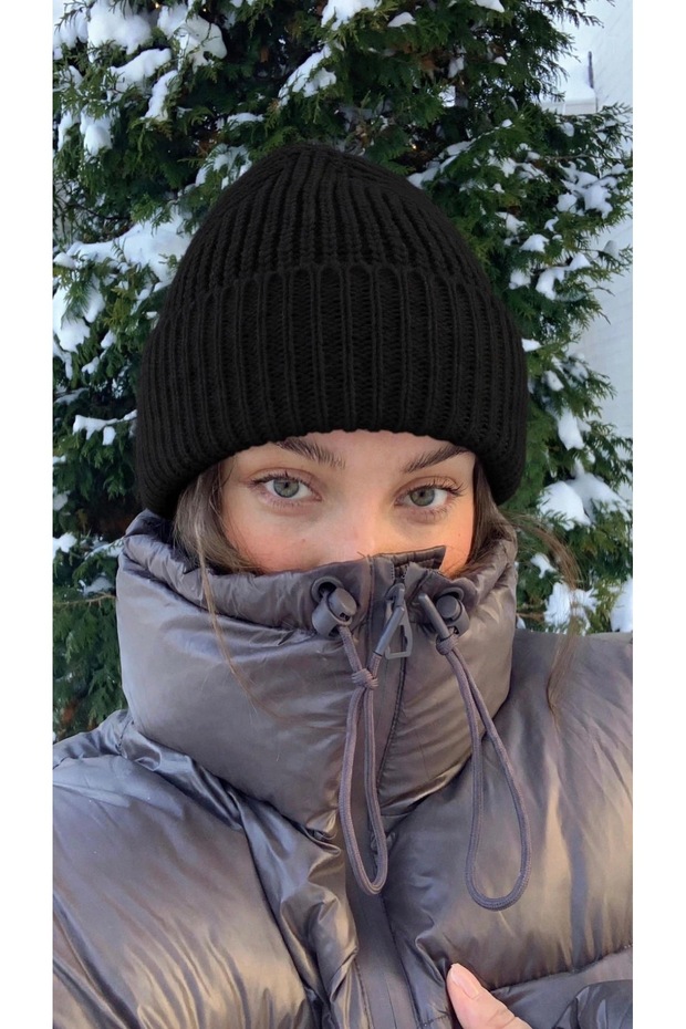 Black Unisex Fold-Over Knit Beanie