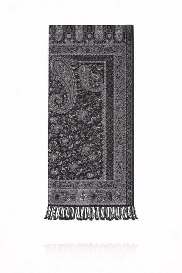 Classic Bandana Pattern Shawl
