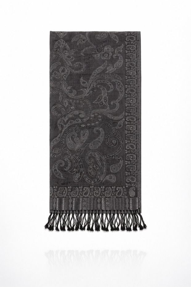 Classic Bandana Pattern Shawl