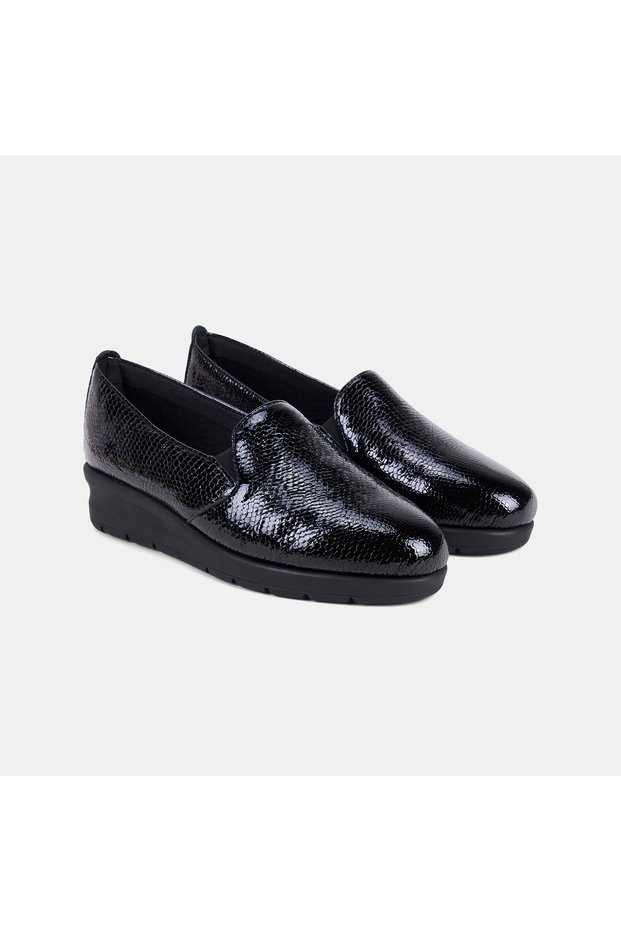 Women's Black DesaComfort Snake-Print Patent Leather Loafers