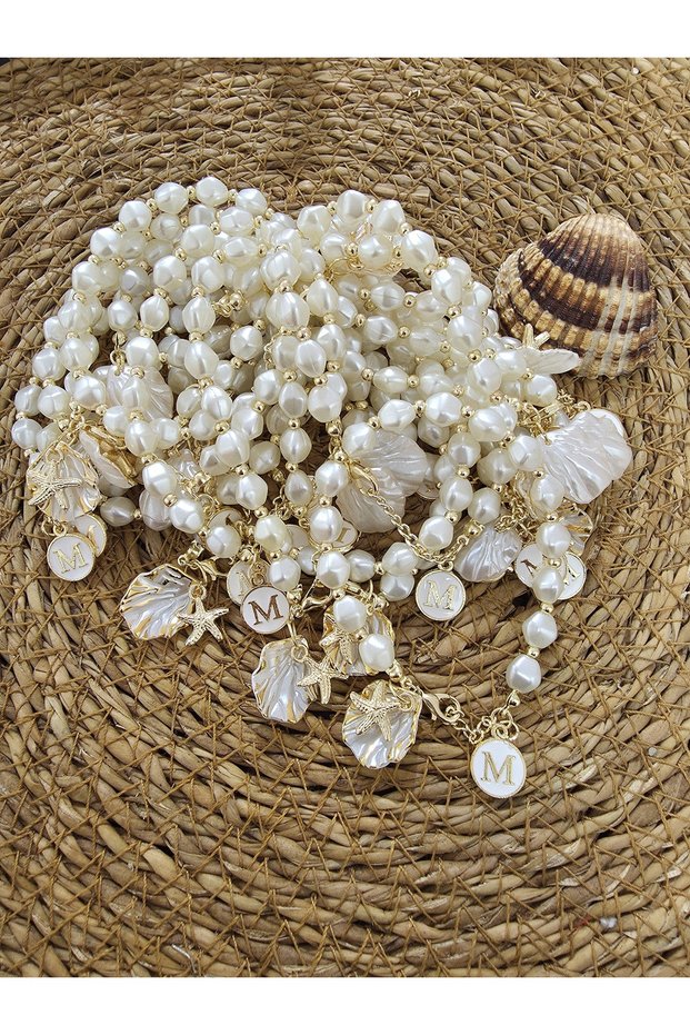 Cream-colored pearl bracelet with elegant lettering