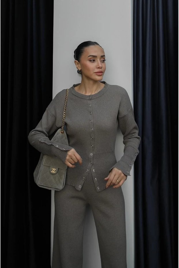 Women's Stylish Snap-Fastened Knit Set with Buckle Detail