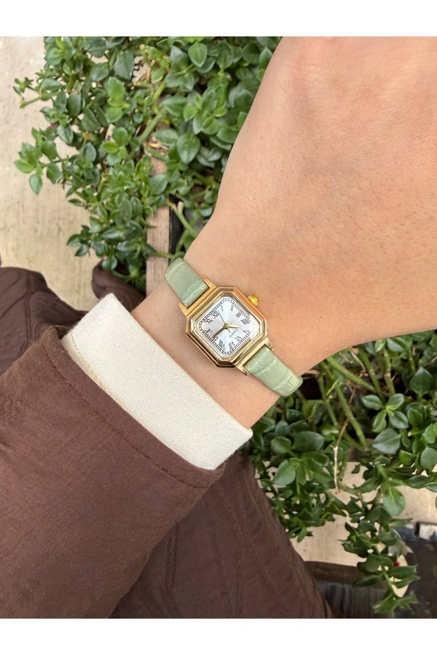 Minimal Women's Wristwatch Green