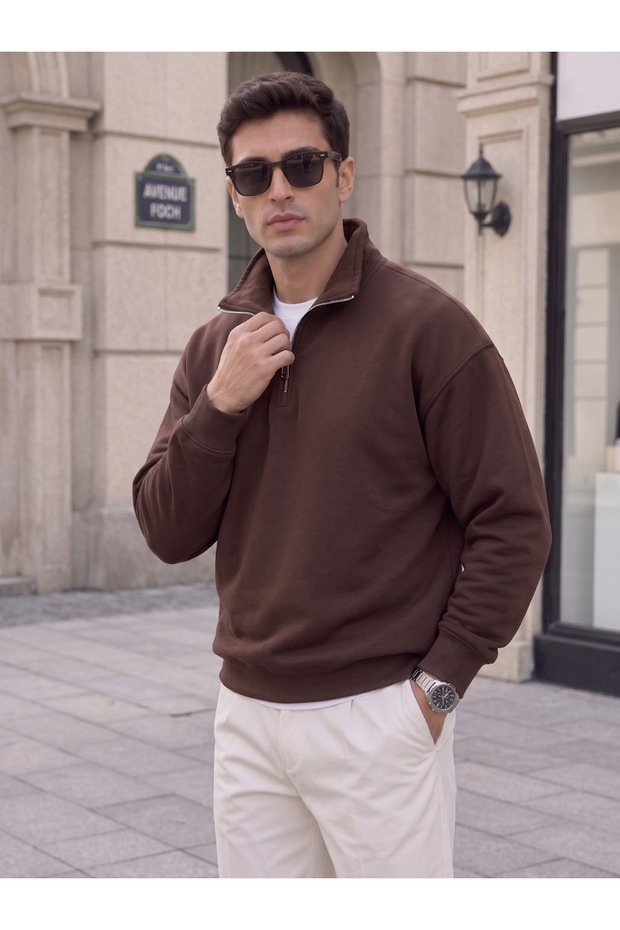 Half-Zip Wide-Fit Sweatshirt, 3-Thread Diagonal Fabric, Thick Construction.