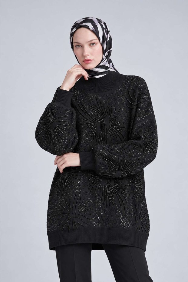 Sparkling stone patterned knit sweater, black.