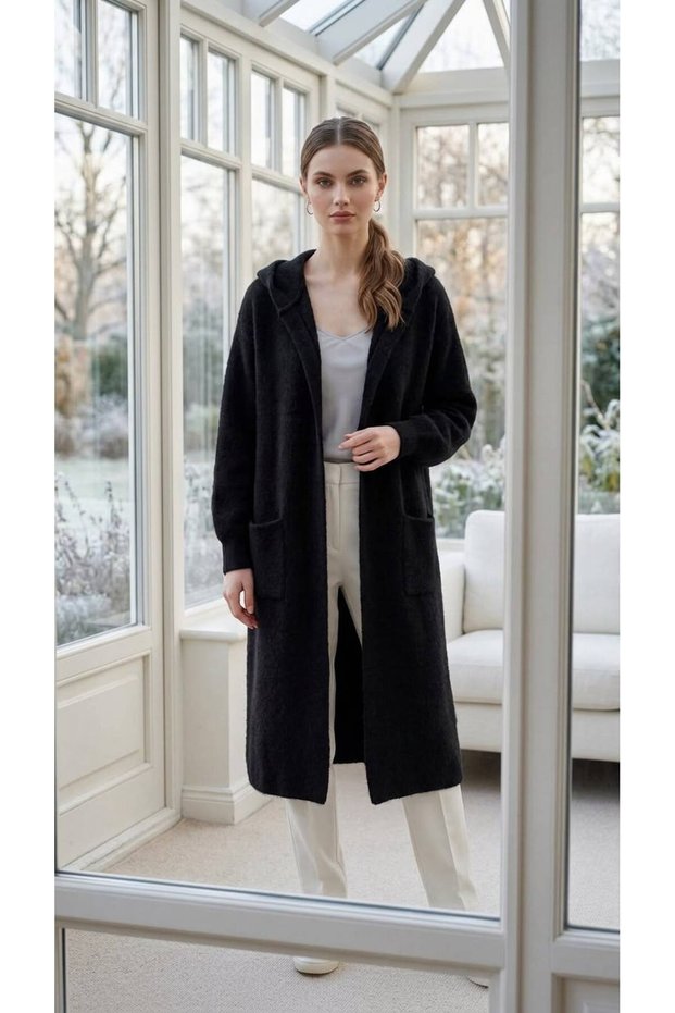 Fashionable Hoodie, with Two Pockets, Soft, Sporty Long Sweater (110 cm)